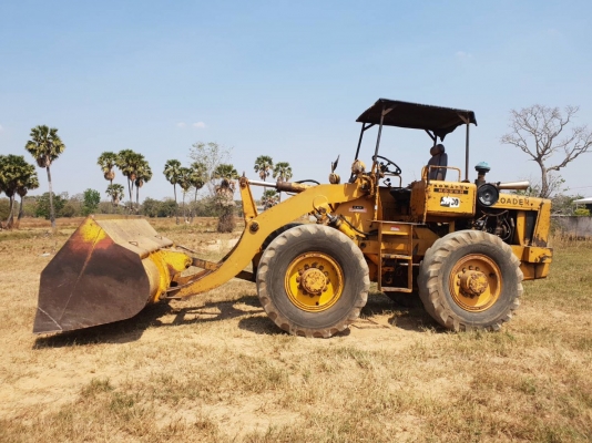 ขายรถตักล้อยาง KOMATSU JH30-B ราคา.260,000 เก็บงานบางชิ้น รถใช้งานอยู่ เกียร์ 1-2-3 ใช้งานได้ครบ 2 เพลา สนใจนัดลองรถได้ที่.081-3531946 ต่อ.บางนา &amp; ID-LINE รถอยู่ จ.บุรีรัมย์