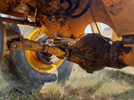 ขายรถตักล้อยาง KOMATSU JH30-B ราคา.260,000 เก็บงานบางชิ้น รถใช้งานอยู่ เกียร์ 1-2-3 ใช้งานได้ครบ 2 เพลา สนใจนัดลองรถได้ที่.081-3531946 ต่อ.บางนา &amp; ID-LINE รถอยู่ จ.บุรีรัมย์