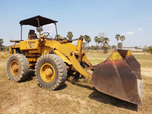 ขายรถตักล้อยาง KOMATSU JH30-B ราคา.260,000 เก็บงานบางชิ้น รถใช้งานอยู่ เกียร์ 1-2-3 ใช้งานได้ครบ 2 เพลา สนใจนัดลองรถได้ที่.081-3531946 ต่อ.บางนา &amp; ID-LINE รถอยู่ จ.บุรีรัมย์