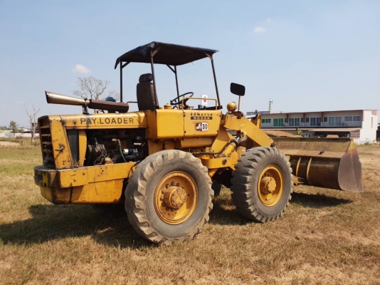 ขายรถตักล้อยาง KOMATSU JH30-B ราคา.260,000 เก็บงานบางชิ้น รถใช้งานอยู่ เกียร์ 1-2-3 ใช้งานได้ครบ 2 เพลา สนใจนัดลองรถได้ที่.081-3531946 ต่อ.บางนา &amp; ID-LINE รถอยู่ จ.บุรีรัมย์