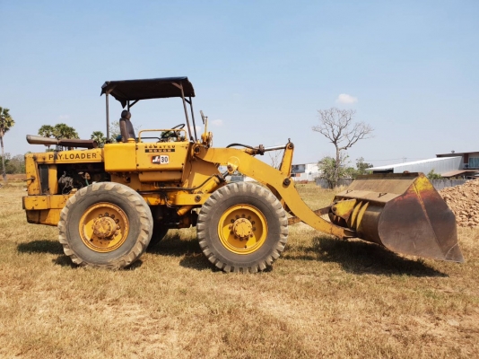 ขายรถตักล้อยาง KOMATSU JH30-B ราคา.260,000 เก็บงานบางชิ้น รถใช้งานอยู่ เกียร์ 1-2-3 ใช้งานได้ครบ 2 เพลา สนใจนัดลองรถได้ที่.081-3531946 ต่อ.บางนา &amp; ID-LINE รถอยู่ จ.บุรีรัมย์