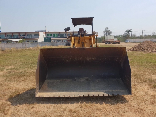 ขายรถตักล้อยาง KOMATSU JH30-B ราคา.260,000 เก็บงานบางชิ้น รถใช้งานอยู่ เกียร์ 1-2-3 ใช้งานได้ครบ 2 เพลา สนใจนัดลองรถได้ที่.081-3531946 ต่อ.บางนา &amp; ID-LINE รถอยู่ จ.บุรีรัมย์