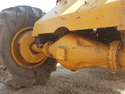 ขายรถตักล้อยาง KOMATSU JH63ราคา.435,000 ต่อ.บาง เครื่องแน่น ดิสแบรค หน้า-กลัง รถสวย รถใช้งานอยู่ เกียร์ 1-2-3 ใช้งานได้ครบ 2 เพลา สนใจนัดลองรถได้ที่.081-3531946 ต่อ.บางนา &amp; ID-LINE รถอยู่ จ.บุรีรัมย์