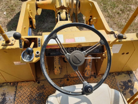 ขายรถตักล้อยาง KOMATSU JH63ราคา.435,000 ต่อ.บาง เครื่องแน่น ดิสแบรค หน้า-กลัง รถสวย รถใช้งานอยู่ เกียร์ 1-2-3 ใช้งานได้ครบ 2 เพลา สนใจนัดลองรถได้ที่.081-3531946 ต่อ.บางนา &amp; ID-LINE รถอยู่ จ.บุรีรัมย์