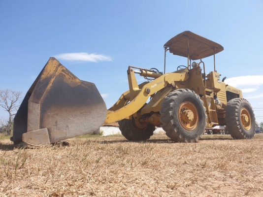 ขายรถตักล้อยาง KOMATSU JH63ราคา.435,000 ต่อ.บาง เครื่องแน่น ดิสแบรค หน้า-กลัง รถสวย รถใช้งานอยู่ เกียร์ 1-2-3 ใช้งานได้ครบ 2 เพลา สนใจนัดลองรถได้ที่.081-3531946 ต่อ.บางนา &amp; ID-LINE รถอยู่ จ.บุรีรัมย์