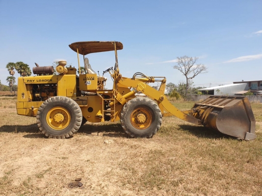 ขายรถตักล้อยาง KOMATSU JH63ราคา.435,000 ต่อ.บาง เครื่องแน่น ดิสแบรค หน้า-กลัง รถสวย รถใช้งานอยู่ เกียร์ 1-2-3 ใช้งานได้ครบ 2 เพลา สนใจนัดลองรถได้ที่.081-3531946 ต่อ.บางนา &amp; ID-LINE รถอยู่ จ.บุรีรัมย์