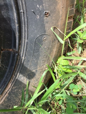 ขาย สาลี่ ขนรถเกี่ยวใหญ่   เหล็กคานหน้า 6" บรรทุก 7-8 ตัน  กว้าง 2.70  ยาว 6 เมตร  ราคา 68,000  091-0206555