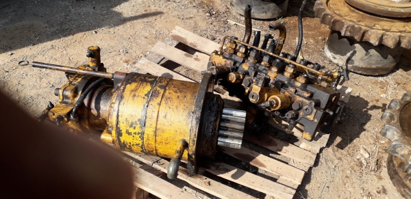 ขายครับ หม้อน้ำออยคูเลอร์ กะบอก ปั้มK3V แพรคอนโทน โป๊ะสวิง โกเบลโก้ 200 มาร์คที มาร์คทู