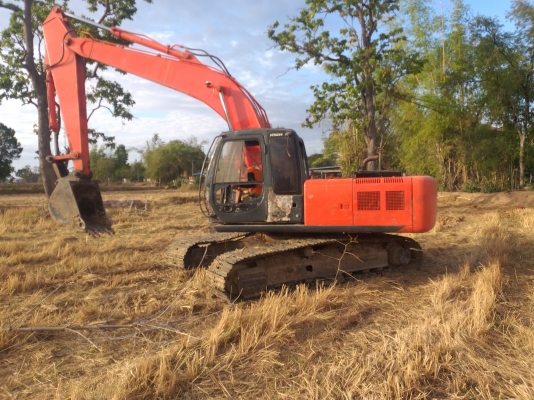 ขายด่วน HITASHI EX200-5 รถใช้งานปกติ โซ่หนา ทำงานเร็วไม่มีโหลด ตัวเดินดี รถทำงานทุกวัน สนใจสอบถาม 093 0764943. คุณ ตั้ม