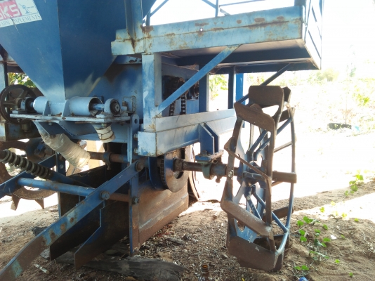 ลดสุดๆครับ..ขายครับเครื่องปลูกร่องคู่สภาพสวยๆงามๆครับราคาตัดต่อรองได้ครับ