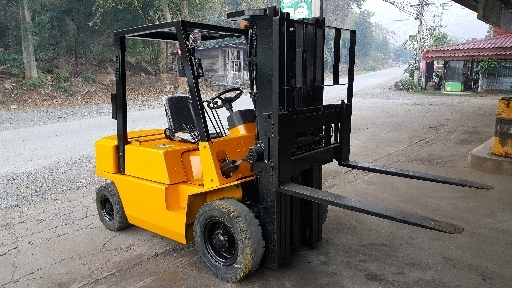 ขายโฟค์ลิฟ นัสสัน 2 ตัน เครื่อง เบนซิน เกียร์ธรรมดา เสาสูง 4.30 ม.งาสะไล เสาเข้าตู้