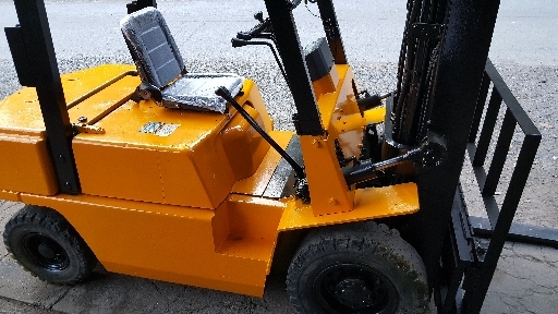 ขายโฟค์ลิฟ นัสสัน 2 ตัน เครื่อง เบนซิน เกียร์ธรรมดา เสาสูง 4.30 ม.งาสะไล เสาเข้าตู้