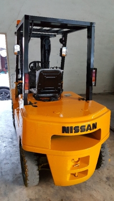 ขายโฟค์ลิฟ นัสสัน 2 ตัน เครื่อง เบนซิน เกียร์ธรรมดา เสาสูง 4.30 ม.งาสะไล เสาเข้าตู้