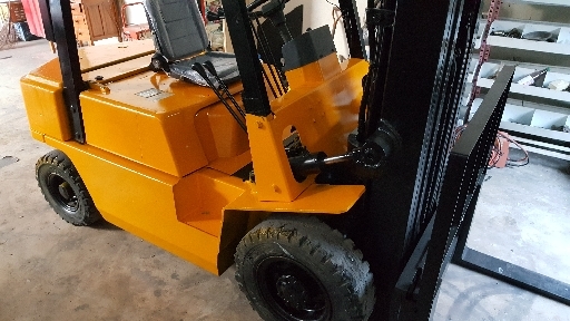 ขายโฟค์ลิฟ นัสสัน 2 ตัน เครื่อง เบนซิน เกียร์ธรรมดา เสาสูง 4.30 ม.งาสะไล เสาเข้าตู้