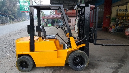 ขายโฟค์ลิฟ นัสสัน 2 ตัน เครื่อง เบนซิน เกียร์ธรรมดา เสาสูง 4.30 ม.งาสะไล เสาเข้าตู้