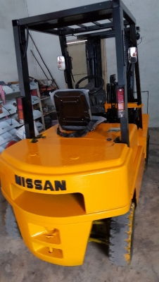 ขายโฟค์ลิฟ นัสสัน 2 ตัน เครื่อง เบนซิน เกียร์ธรรมดา เสาสูง 4.30 ม.งาสะไล เสาเข้าตู้