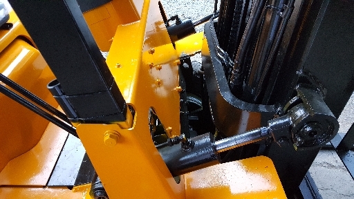 ขายโฟค์ลิฟ นัสสัน 2 ตัน เครื่อง เบนซิน เกียร์ธรรมดา เสาสูง 4.30 ม.งาสะไล เสาเข้าตู้