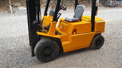 ขายโฟค์ลิฟ นัสสัน 2 ตัน เครื่อง เบนซิน เกียร์ธรรมดา เสาสูง 4.30 ม.งาสะไล เสาเข้าตู้