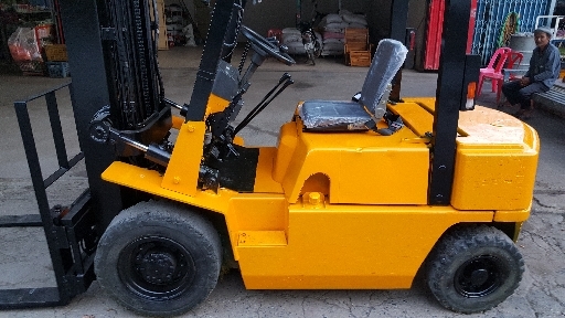 ขายโฟค์ลิฟ นัสสัน 2 ตัน เครื่อง เบนซิน เกียร์ธรรมดา เสาสูง 4.30 ม.งาสะไล เสาเข้าตู้