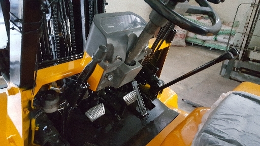 ขายโฟค์ลิฟ นัสสัน 2 ตัน เครื่อง เบนซิน เกียร์ธรรมดา เสาสูง 4.30 ม.งาสะไล เสาเข้าตู้