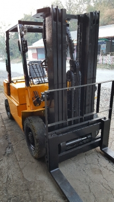 ขายโฟค์ลิฟ นัสสัน 2 ตัน เครื่อง เบนซิน เกียร์ธรรมดา เสาสูง 4.30 ม.งาสะไล เสาเข้าตู้