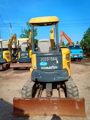ขายจ้า..KOMATSU PC30MR-2 เก่านอกแท้  เดิมๆๆ มีลายแย๊ก  ใช้งานมาแค่ 2,xxx ชั่วโมง พร้อมใช้ โทร 089-3818694 จ๊อย