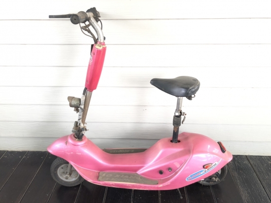 (ปิดการขาย) สกู๊ตเตอร์ไฟฟ้า E-Scooter มีไฟหน้า,ไฟเลี้ยว ซ้าย-ขวา มีบริการจัดส่ง