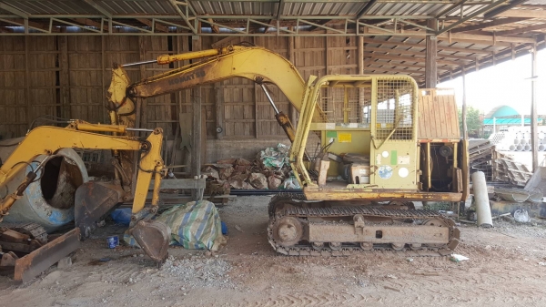 ขาย แบคโฮ KOMATSU PC60-6 ซื้อเก่านอกมา เครื่องดี ปั้มดี โซ่ 80\% โรลเลอร์แตก 2 ลูก รถใช้งานได้ปกติ เอกสารใบซื้อขาย