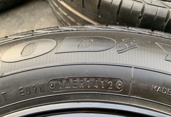 ล้อแม็ก 5รู100 Toyota Prius ขอบ 15 สีดำ พร้อมยาง 195-65-15 GoodYear ปี 12