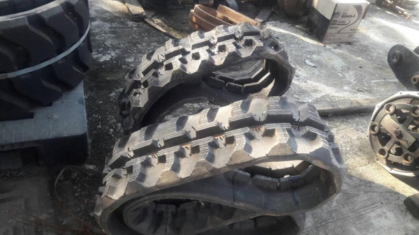 FROM JAPAN RUBBER TRACK แทรคยางใหม่ สำหรับรถขุดไซค์ 05, 10, 15, 20, 25, 30,ได้ /ขนาด 230*9.6*32(ข้อ)/งานนำเข้า