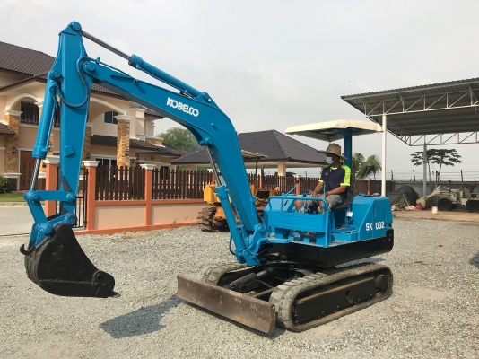 ขายถูกรถแบคโฮKOBELCOรุ่นSK032นำเข้าญี่ปุ่นไม่เคยใช้งานในไทยเอกสารพร้อม แทร็กยางเครื่อง3สูบสภาพพร้อมใช้งาน 081-8302909 จิรโรจน์ Line :jiraroj2909