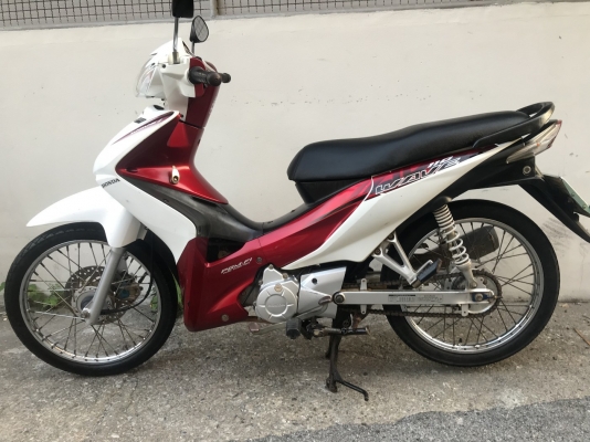 ขายHonda Wave110i หัวฉีด สตาร์ทมือ เครื่องดี เอกสารครบพร้อมโอน อยู่ห้วยขวาง กทม.ขายถูก19,500บาท