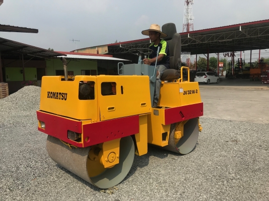 ขายรถบดKOMATSUรุ่นJV32W-2นำเข้าญี่ปุ่นมีเอกสาร หนัก2.5ตันเครื่องดีเซล1สูบสภาพดีพร้อมใช้0818302909จิรโรจน์ Line:Jiraroj2909
