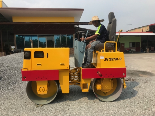 ขายรถบดKOMATSUรุ่นJV32W-2นำเข้าญี่ปุ่นมีเอกสาร หนัก2.5ตันเครื่องดีเซล1สูบสภาพดีพร้อมใช้0818302909จิรโรจน์ Line:Jiraroj2909