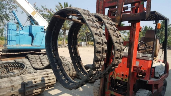 FROM JAPANแทรคยางใหม่ รถขุดไซค์05 ,10, 15, 20, 25, 30, /ขนาด 230*9.6*33(ข้อ) /สินค้าใหม่ งานนำเข้า