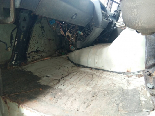 ขายด่วนรถหัวลากสิบล้อ2เพลา เครือง300แรง