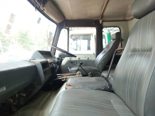 ขายด่วนรถหัวลากสิบล้อ2เพลา เครือง300แรง