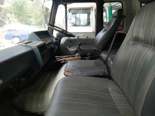 ขายด่วนรถหัวลากสิบล้อ2เพลา เครือง300แรง