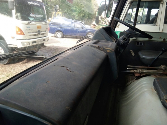 ขายด่วนรถหัวลากสิบล้อ2เพลา เครือง300แรง