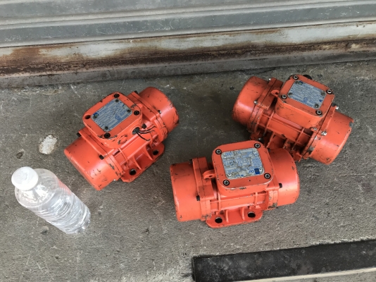 ขายมอเตอร์สั่น-เขย่า OLI Vibrators USA. 0.18KW. 380V สภาพดีเดิมๆ หมุนนิ่ม สั่นแรงพร้อมใช้งาน มี 3ตัวครับ ราคาตัวละ 2,800 บาท