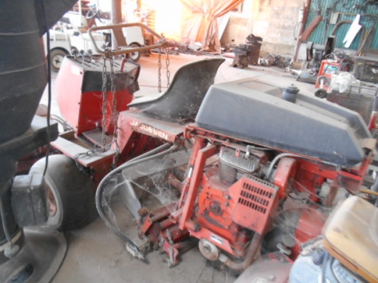 ขายรถตัดหญ้า JACOBSEN สามแก๊งค์ ขายรถตัดหญ้า JACOBSEN สามแก๊งค์