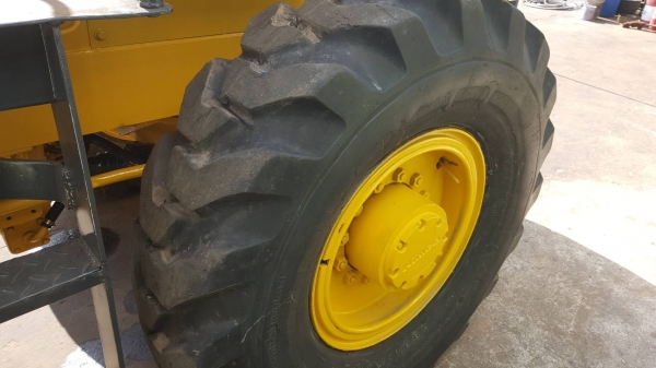 ขาย รถตัก KOMATSU JH30 สภาพพร้อมใช้งาน เช็คระบบใหม่ทั้งคัน ราคาต่อรองได้