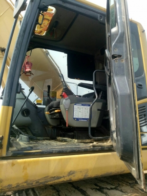 มี VDO ให้ชม.KOMATSU PC200-8 เอกสารอินวอย ราคา 1150000