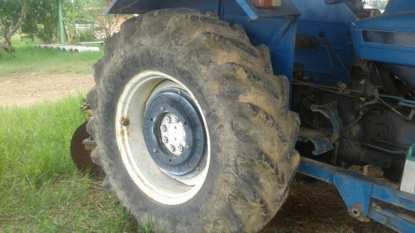 รถไถฟอร์ด 6610 เต็มตัว เสื้อลาย สภาพเดิมๆ มีเล่มทะเบียนถูกต้อง