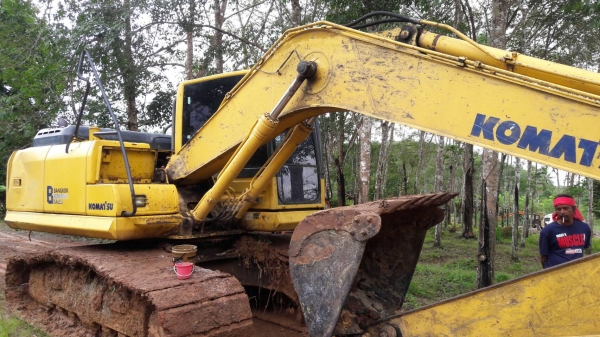 ขายแบคโฮ KOMATSU PC200-8 เอกสารเล่มทะเบียนไฟครบระบบดีราคา 1,100,000 ต่อรอง ขายแบคโฮ KOMATSU PC200-8 เอกสารเล่มทะเบียนไฟครบระบบดีราคา 1,100,000 ต่อรอง