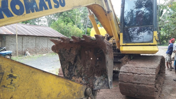 ขายแบคโฮ KOMATSU PC200-8 เอกสารเล่มทะเบียนไฟครบระบบดีราคา 1,100,000 ต่อรอง ขายแบคโฮ KOMATSU PC200-8 เอกสารเล่มทะเบียนไฟครบระบบดีราคา 1,100,000 ต่อรอง