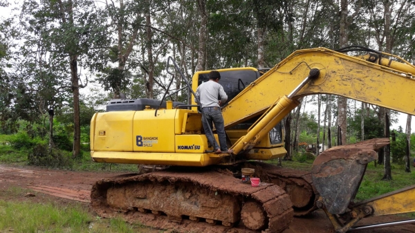 ขายแบคโฮ KOMATSU PC200-8 เอกสารเล่มทะเบียนไฟครบระบบดีราคา 1,100,000 ต่อรอง