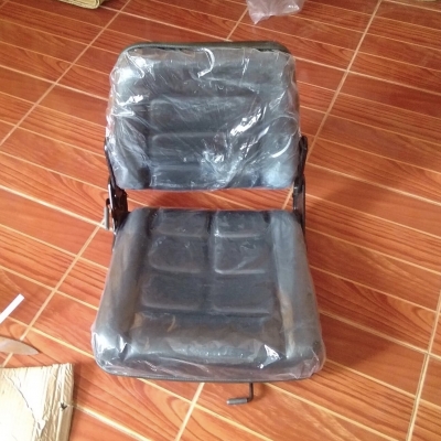 ขายเบาะรถแบ๊คโฮ มือ1 เบาะหนัง เลื่อนได้ ปรับได้ มี2แบบให้เลือกซื้อ แบบมีหัวมีพักแขน ราคา2700บาท  แบบไม่มีหัว ราคา2500บาท ของพร้องจัดส่ง สนใจ : 099-907-9273 กิ๊ฟ กมลชนก , 099-907-3356 ช่างบัง ไอดี ไลน์ : gift9273