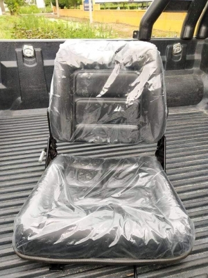 ขายเบาะรถแบ๊คโฮ มือ1 เบาะหนัง เลื่อนได้ ปรับได้ มี2แบบให้เลือกซื้อ แบบมีหัวมีพักแขน ราคา2700บาท  แบบไม่มีหัว ราคา2500บาท ของพร้องจัดส่ง สนใจ : 099-907-9273 กิ๊ฟ กมลชนก , 099-907-3356 ช่างบัง ไอดี ไลน์ : gift9273