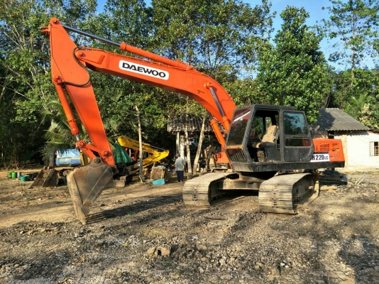 มี VDO ให้ชม.รถแบคโฮ DAEWOO DH220L ราคา 400000